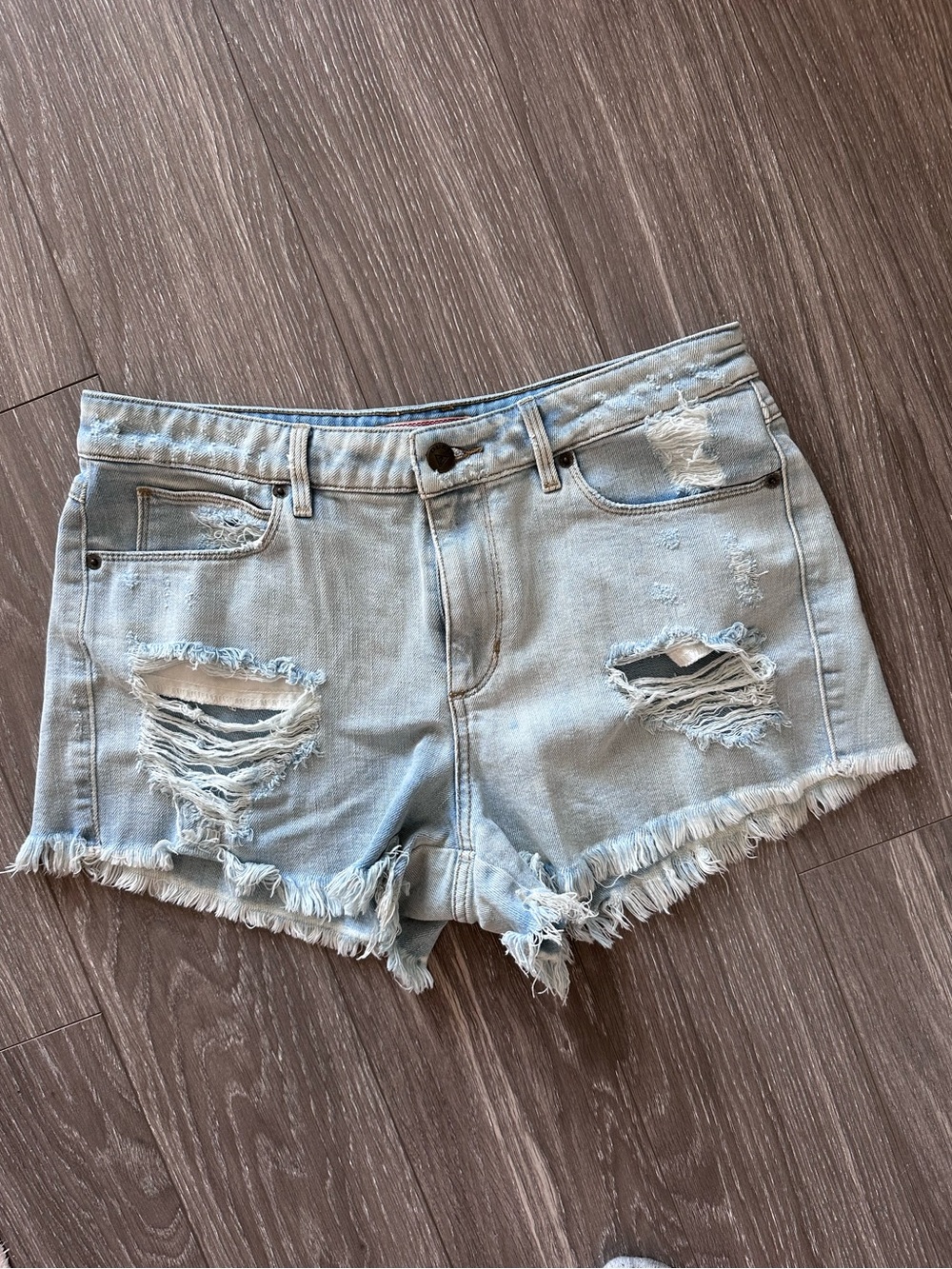 Guess Light Wash Denim Frayed Hem Women’s Shorts sz 29